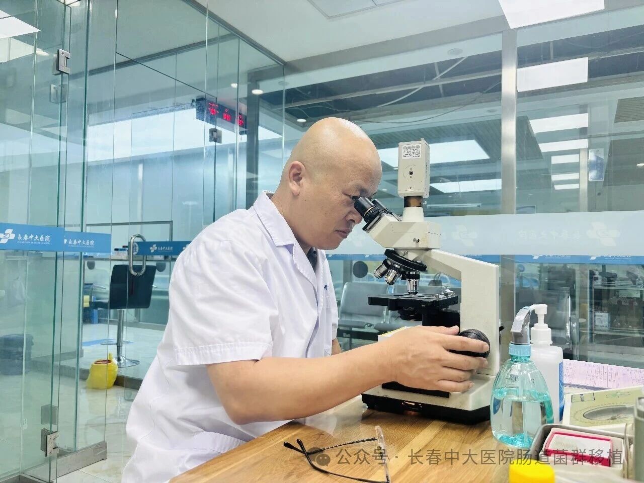 甘南藏族自治州|高朋磊医师：左手男科临床，右手肠道菌群移植深入研究